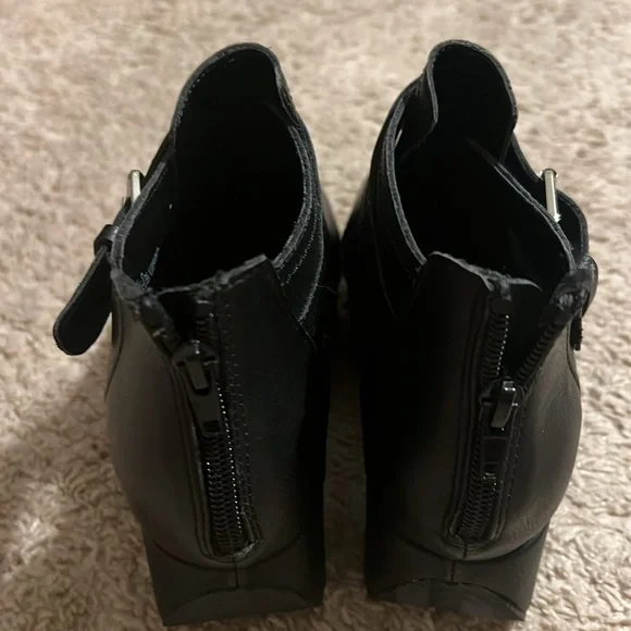 Volatile Flagstaff Womens Buckle Ankle Wedge Boots size 8 new with out tag - Picture 2 of 5